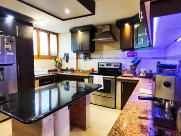 Casa - Macasto, Urbanización Valle hermoso 3, Ambato, Ecuador