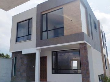 Casa en venta, sector Sangolquí, Valle de los Chillos