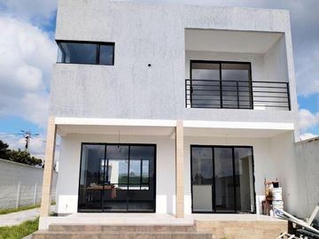 Casa en venta, sector Sangolquí, Valle de los Chillos