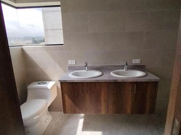 Casa en venta, sector Sangolquí, Valle de los Chillos