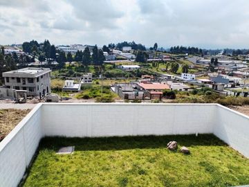 Casa en venta, sector Sangolquí, Valle de los Chillos