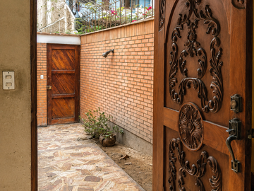 ¡CASA EN URB. JAVIER PRADO!