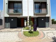 Rumah 3 lantai dengan balkon dan attic room di Sidoarjo