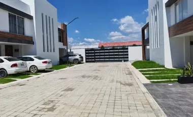Casa en Venta en San Pedro Cholula, Xixitla, con Ubicación Privilegiada