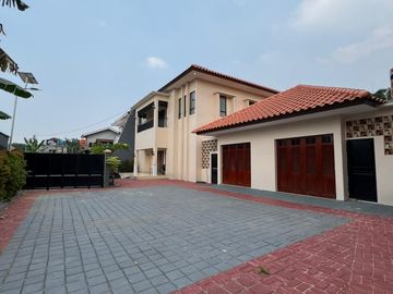 Rumah Mewah  dan Eklusif   di Kawasan Hunian  Elite  Radio Dalam ,  bisa buat kantor dan Tempat tinggal