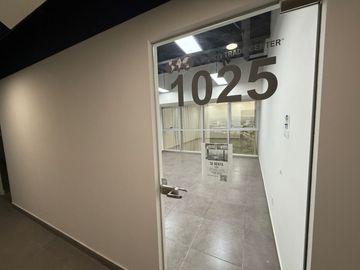 🏙️ Renta de oficina de 25 m2 en piso 10, Vista a Qro — WTC Juriquilla