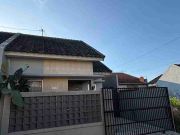 Rumah Bagus Semi Furnish di Perum Gedongan