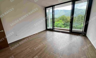 CASA EN VENTA EN AMORADA 4to SECTOR