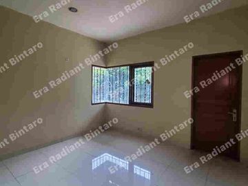 Disewakan Rumah Ada Kolam Renang Di kavling Polri Ragunan Jak sel