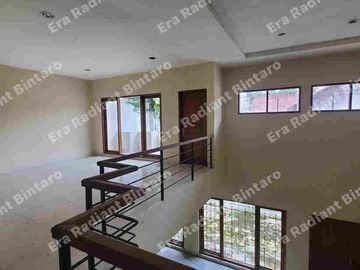 Disewakan Rumah Ada Kolam Renang Di kavling Polri Ragunan Jak sel