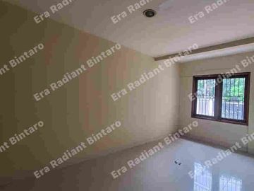 Disewakan Rumah Ada Kolam Renang Di kavling Polri Ragunan Jak sel