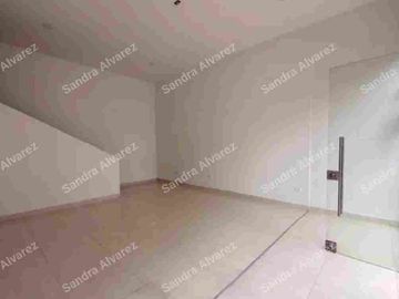 VENTA LOCAL COMERCIAL CON  3 BODEGAS