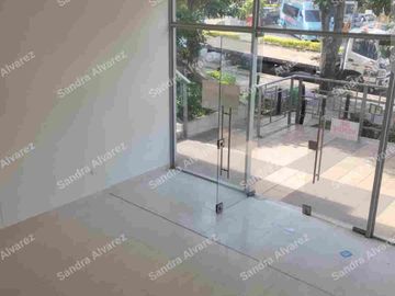 VENTA LOCAL COMERCIAL CON  3 BODEGAS
