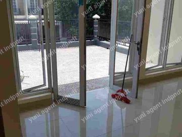Rumah jual minimalis boulevard sudah renovasi diLegenda wisata