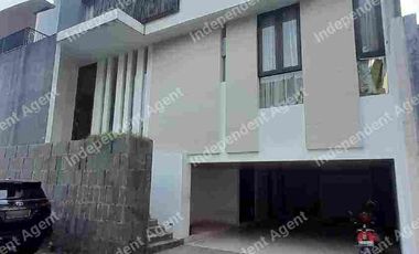 Rumah Dengan Privatepool di Ampera Jakarta Selatan