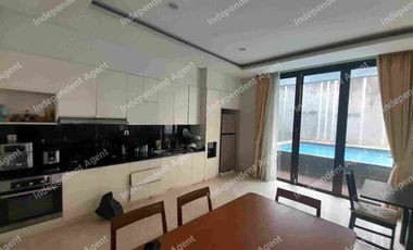 Rumah Dengan Privatepool di Ampera Jakarta Selatan