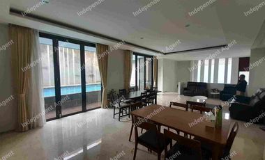 Rumah Dengan Privatepool di Ampera Jakarta Selatan