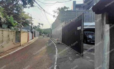 Rumah Dengan Privatepool di Ampera Jakarta Selatan