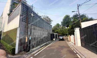 Rumah Dengan Privatepool di Ampera Jakarta Selatan
