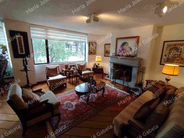 En Venta Gran Departamento de 3 amplios dormitorios, sala Tv, estudio y  terraza en el exclusivo Quito Tenis, frente al parque Azcúnaga