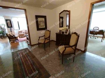 En Venta Gran Departamento de 3 amplios dormitorios, sala Tv, estudio y  terraza en el exclusivo Quito Tenis, frente al parque Azcúnaga