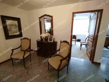 En Venta Gran Departamento de 3 amplios dormitorios, sala Tv, estudio y  terraza en el exclusivo Quito Tenis, frente al parque Azcúnaga