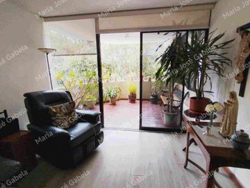 En Venta Gran Departamento de 3 amplios dormitorios, sala Tv, estudio y  terraza en el exclusivo Quito Tenis, frente al parque Azcúnaga