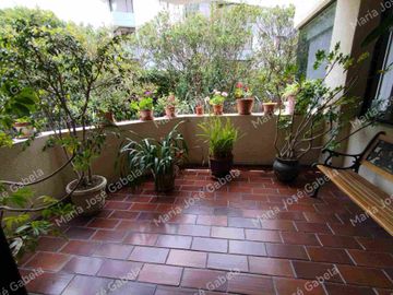 En Venta Gran Departamento de 3 amplios dormitorios, sala Tv, estudio y  terraza en el exclusivo Quito Tenis, frente al parque Azcúnaga