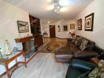 En Venta Gran Departamento de 3 amplios dormitorios, sala Tv, estudio y  terraza en el exclusivo Quito Tenis, frente al parque Azcúnaga