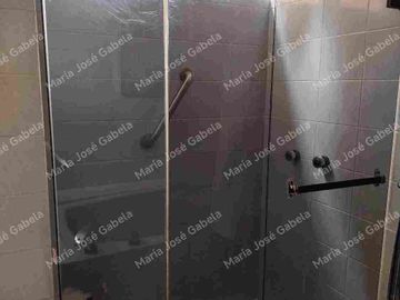 En Venta Gran Departamento de 3 amplios dormitorios, sala Tv, estudio y  terraza en el exclusivo Quito Tenis, frente al parque Azcúnaga