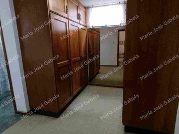 En Venta Gran Departamento de 3 amplios dormitorios, sala Tv, estudio y  terraza en el exclusivo Quito Tenis, frente al parque Azcúnaga