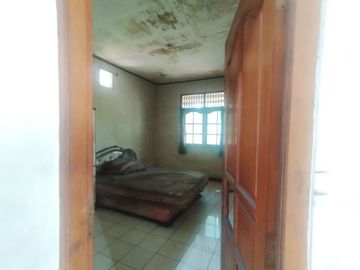 Dijual cepat rumah tua di jl.Raden Inten, dipinggir jalan utama, diseberang POM bensin