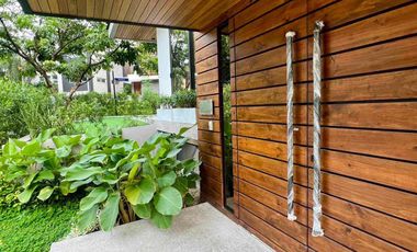 MCKINLEY HILL VILLAGE MODERN HOUSE AND LOT FOR SALE