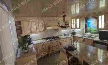 RESIDENCIA EN VENTA A UNA CUADRA DE PASEO COLÓN