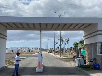 casa dentro urbanización Radisson Blu punta blanca 3 Habitacines  parqueadero  piscina canchas tenis renta por dias o semanas