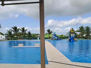 casa dentro urbanización Radisson Blu punta blanca 3 Habitacines  parqueadero  piscina canchas tenis renta por dias o semanas