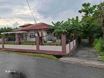 Rumah dekat kampus UIR Marpoyan luas tanah 960m2