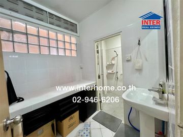 4-storey commercial building, 13 sq m., Thepnarin Village, Soi Sathu Pradit 15, Intersection 4, Sathu Pradit Road, Yannawa District, Bangkok
