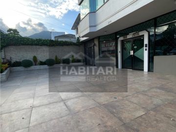 En Venta Local Comercial  sector NNUU VozAndez , Quito Ecuador