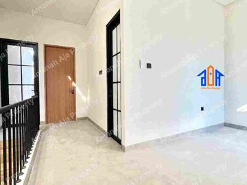 Furnished 4 Kamar Tidur Carport 2 Mobil Akses Lebar Dekat Tol