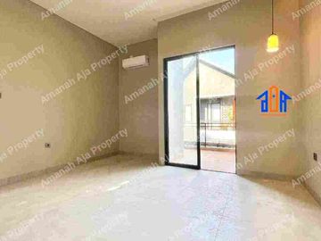 Furnished 4 Kamar Tidur Carport 2 Mobil Akses Lebar Dekat Tol