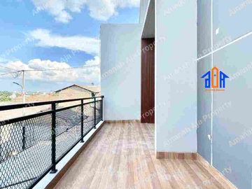 Furnished 4 Kamar Tidur Carport 2 Mobil Akses Lebar Dekat Tol