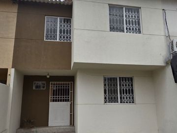 Vendo Oportunidad $ 82.000 Casa Moderna en Mucho Lote 2 – Norte de Guayaquil
