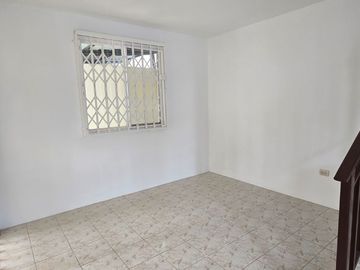 Vendo Oportunidad $ 82.000 Casa Moderna en Mucho Lote 2 – Norte de Guayaquil