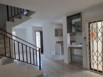 Vendo Oportunidad $ 82.000 Casa Moderna en Mucho Lote 2 – Norte de Guayaquil