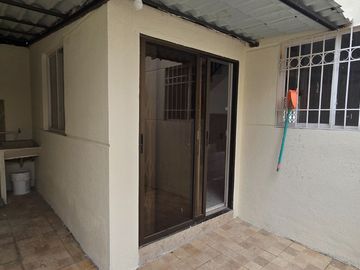 Vendo Oportunidad $ 82.000 Casa Moderna en Mucho Lote 2 – Norte de Guayaquil