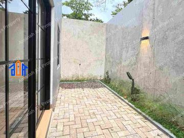 Rumah 1,5 Lantai Akses Lebar Dekat Stasiun Kereta Api