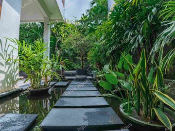 Villa Fully Furnished Hanya 150 Meter Dari Pantai Seminyak