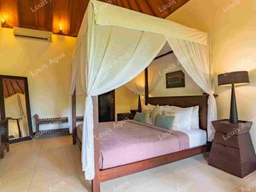 Villa Fully Furnished Hanya 150 Meter Dari Pantai Seminyak