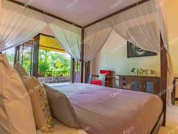 Villa Fully Furnished Hanya 150 Meter Dari Pantai Seminyak